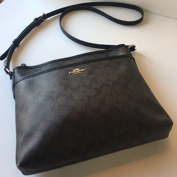 Coach Handbags - 💋Coach Signature File Crossbody Bag